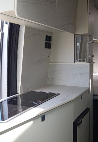 
								FOURGON AMÉNAGÉ – ROBETA HELIOS DN1175 full									