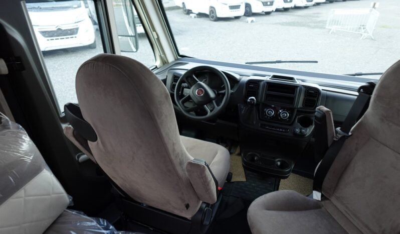 
								CAMPING-CAR – INTÉGRAL – MC LOUIS NEVIS 881 full									